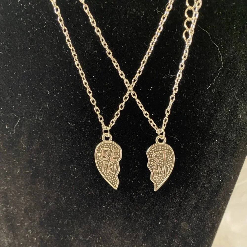 Best Friends Broken Heart Pendant Necklace Pair‎ Silver Tone Chain